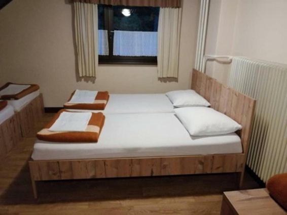 Planinski Dom Gore Aparthotel Dol pri Hrastniku Esterno foto